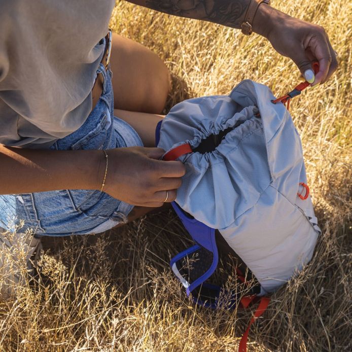 Osprey - Daylite Cinch 15L Rygsæk // Tan Concrete fra Osprey - billede nr. 5 hos GrejFreak.dk