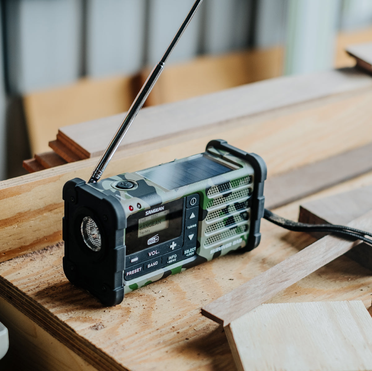 Sangean - MMR-88 DAB+/FM-RDS Multi-Powered Nødradio // Woodland Camo fra Sangean - billede nr. 5 hos GrejFreak.dk