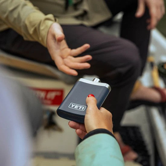 YETI - Rambler Lommelærke // Mørkeblå fra YETI - billede nr. 11 hos GrejFreak.dk