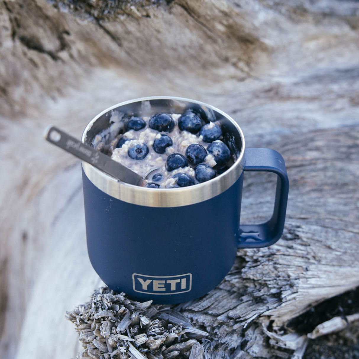 YETI - Rambler Mug 295 ml // Mørkeblå fra YETI - billede nr. 5 hos GrejFreak.dk