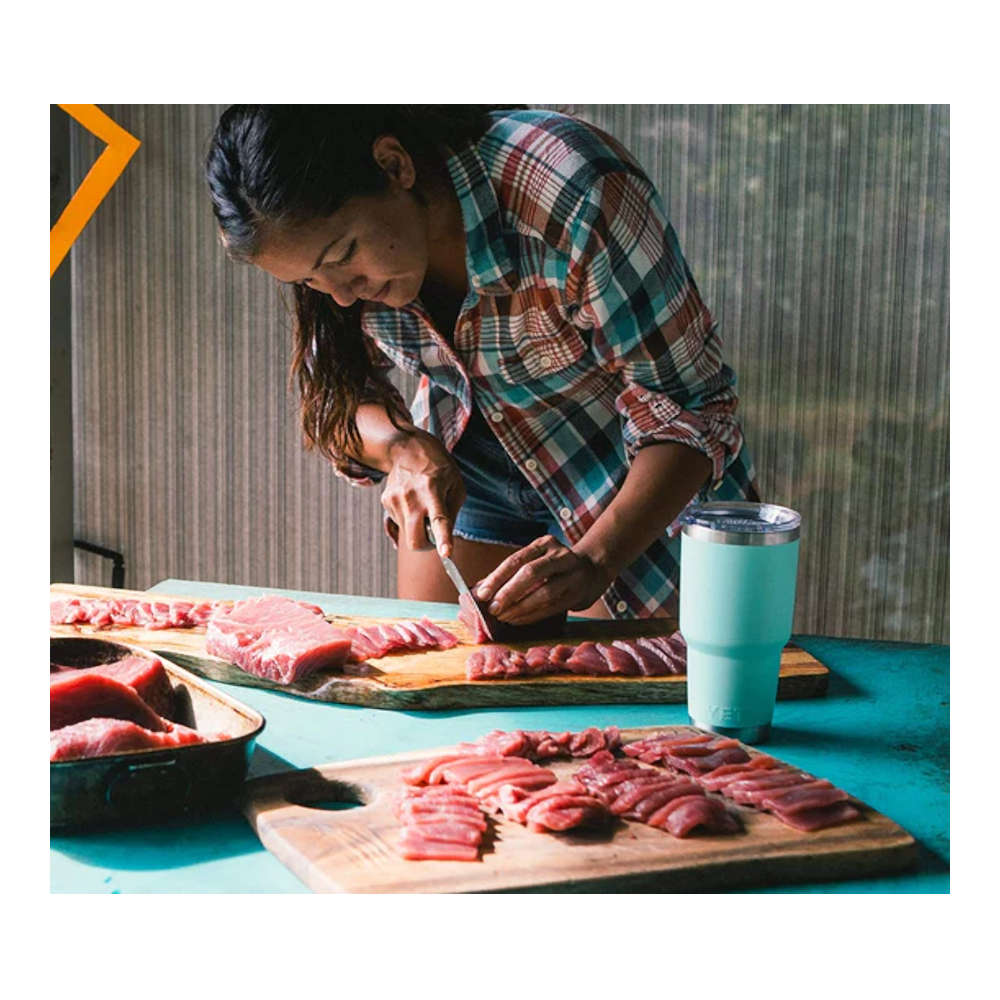 YETI - Rambler Tumbler 887 ml // King Crab fra YETI - billede nr. 4 hos GrejFreak.dk