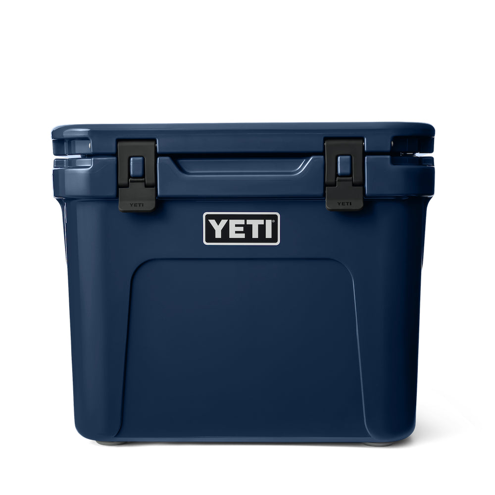 YETI - Roadie 32 Køleboks med hjul // Navy fra YETI - billede nr. 4 hos GrejFreak.dk