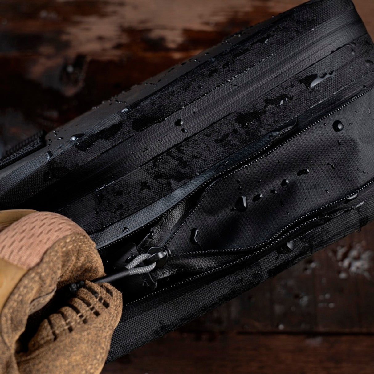 Rite In The Rain - Monsoon Rapid // Large Utility Bag 9x11 Black Expandable fra Rite In The Rain - billede nr. 6 hos GrejFreak.dk