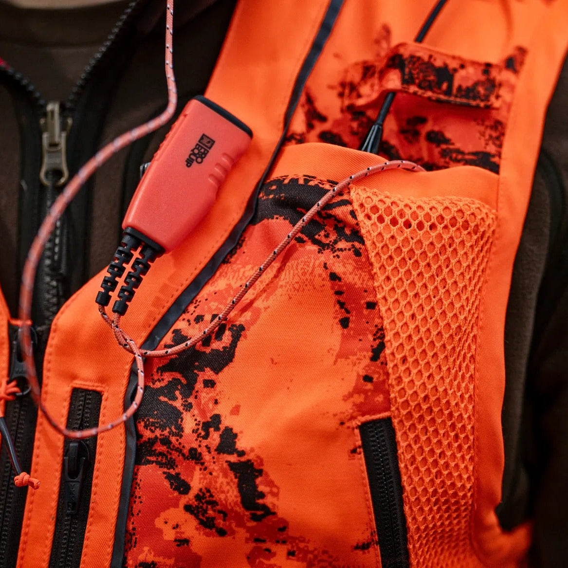 Härkila - Wildboar Pro Blaze Camo Vest // AXIS MSP CE orange fra Härkila - billede nr. 4 hos GrejFreak.dk