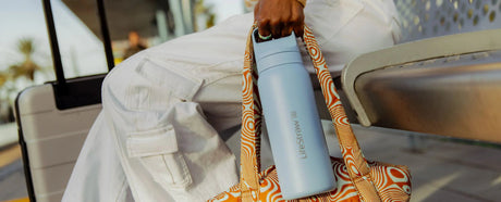Lifestraw Go vandslaske i hånden