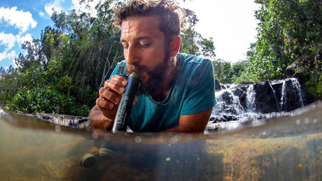 Lifestraw Go vandslaske i hånden