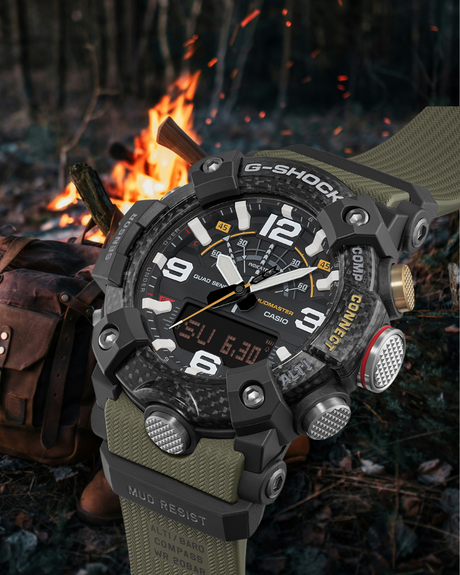Casio Mudmaster med bål i baggrunden 