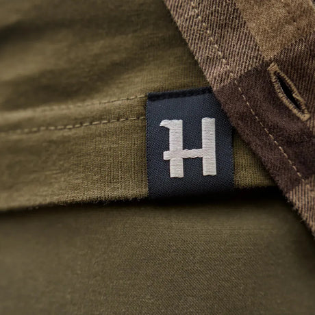 Härkila - H-logo S/S T-shirt // Dark olive fra Härkila - billede nr. 5 hos GrejFreak.dk