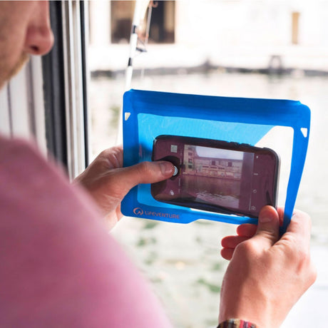 Lifeventure - Vandtæt Telefon Etui Plus // Grå fra Lifeventure - billede nr. 4 hos GrejFreak.dk