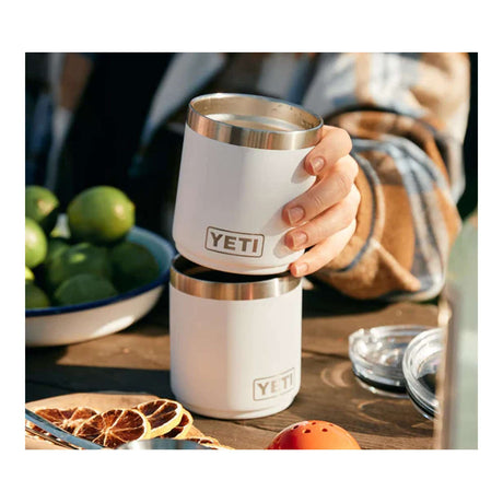 YETI - Rambler Lowball Kop 2.0 296ml // Rød fra YETI - billede nr. 6 hos GrejFreak.dk
