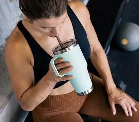 YETI - Rambler Straw Mug 994 ml // Firefly Yellow fra YETI - billede nr. 5 hos GrejFreak.dk