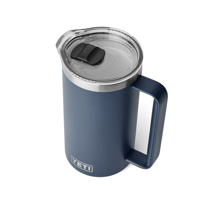 YETI - Rambler Pitcher Kande 1L // Navy fra YETI - billede nr. 3 hos GrejFreak.dk