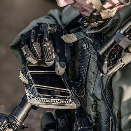 TASMANIAN TIGER - Foldbar Smartphone Plate Holder // Olivengrøn fra Tasmanian Tiger - billede nr. 7 hos GrejFreak.dk